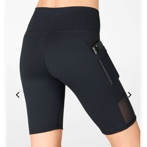 Fabletics Mila High Waisted pocket short